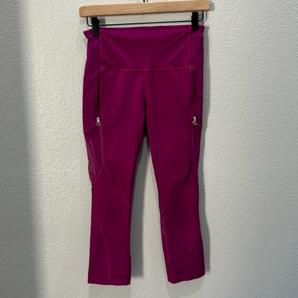 Lululemon fuschia size 6 cropped